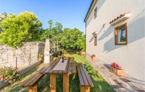 Gorgeous Apartment In Porec With Kitchen